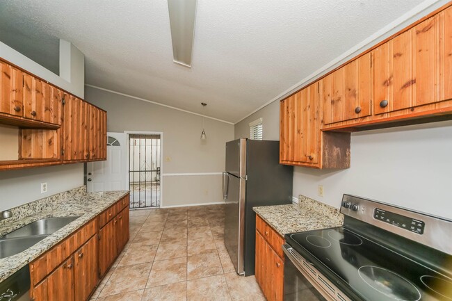 Building Photo - 5722 Ballenmoor Dr