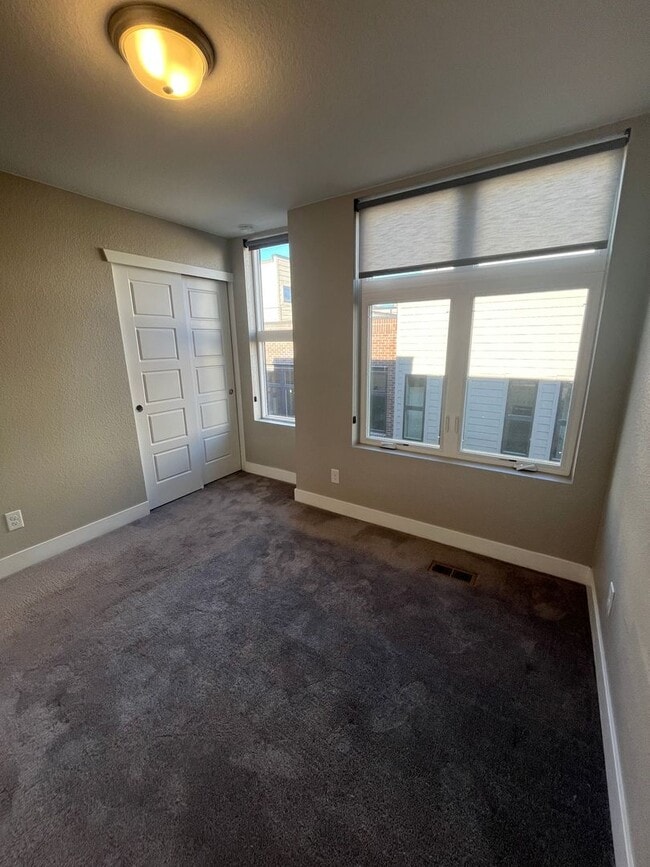 Building Photo - 2858 Hazel Ct