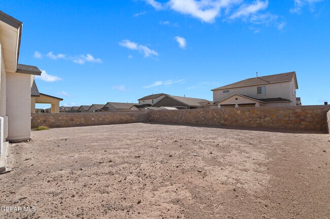 Building Photo - 13900 Villa Vista Ave