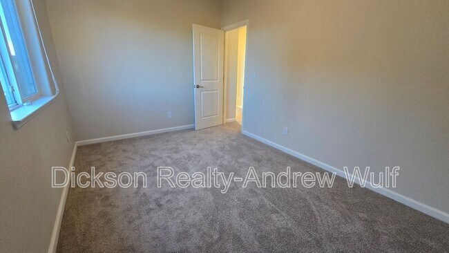 Building Photo - 7052 Diversey Dr