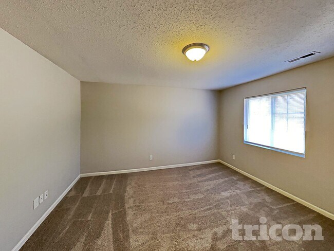 Building Photo - 2675 Chatfield Dr