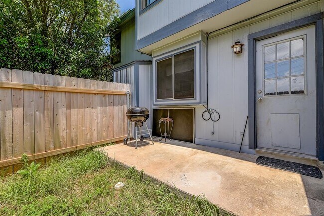 Building Photo - 1411 Gracy Farms Ln