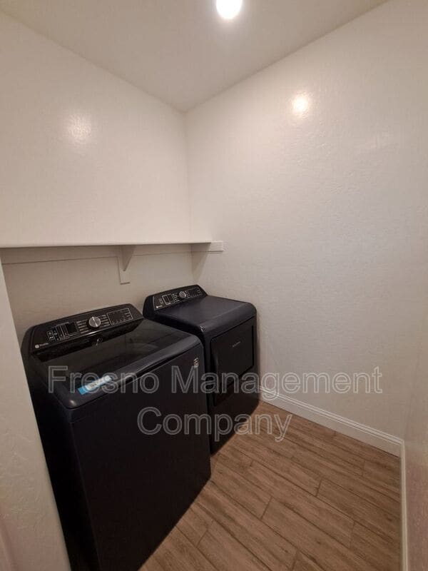Building Photo - 911 Blue Oak Lane W