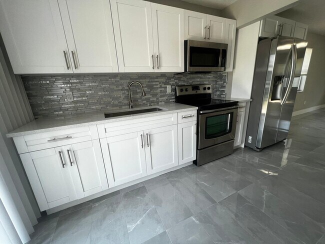 Primary Photo - 2067 Laura Ln