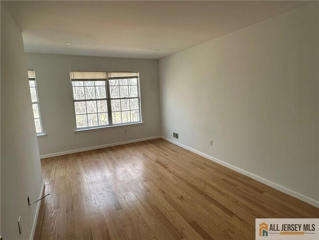 Building Photo - 352 Bowler Ct