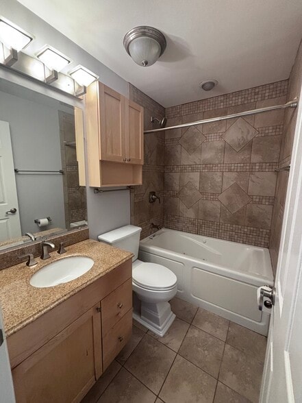 Bathroom - 601 Quincy Bridge Ln