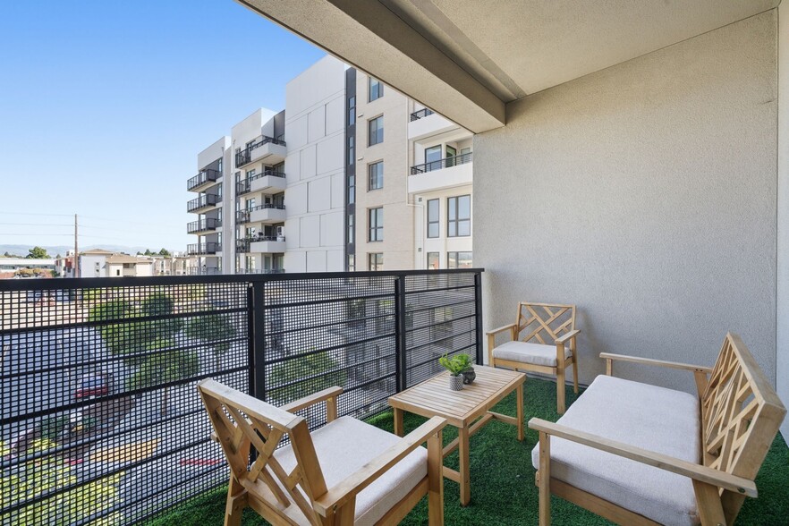 Building Photo - 3578 Rambla Pl