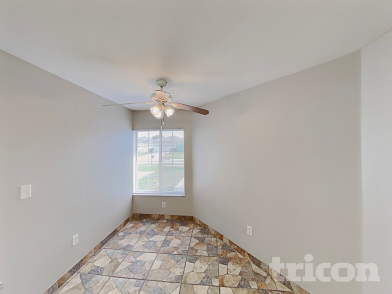 Building Photo - 533 Scarlet Maple Ct