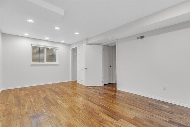 Building Photo - Beautifully updated 4-bed, 3-bath home in ...