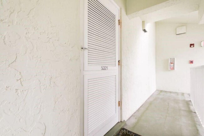 Building Photo - 2400 S Ocean Dr