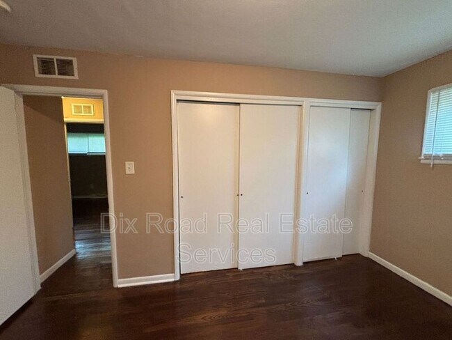 Building Photo - 4984 OH-122
