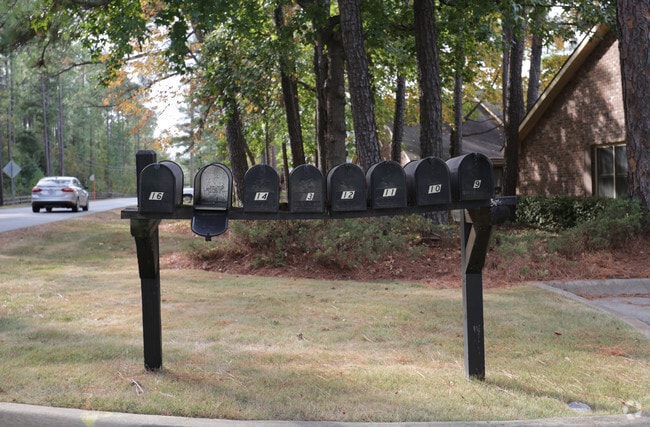 Building Photo - Flatrock Square II Apartments