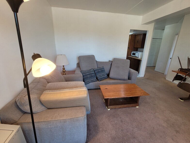 Building Photo - 255 E Beaver Ave