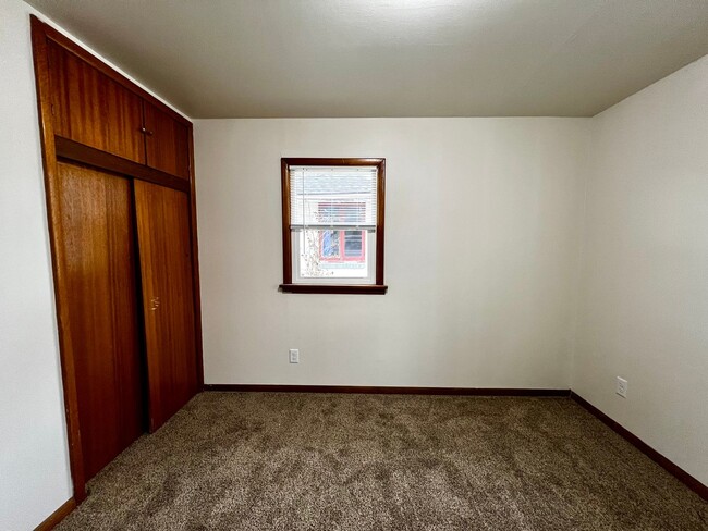 Building Photo - Non-Refundable & Security Deposit Total: $...