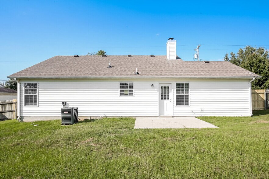 Building Photo - 864 Lavergne Ln