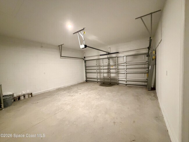 Building Photo - 917 Castleford Ave NE