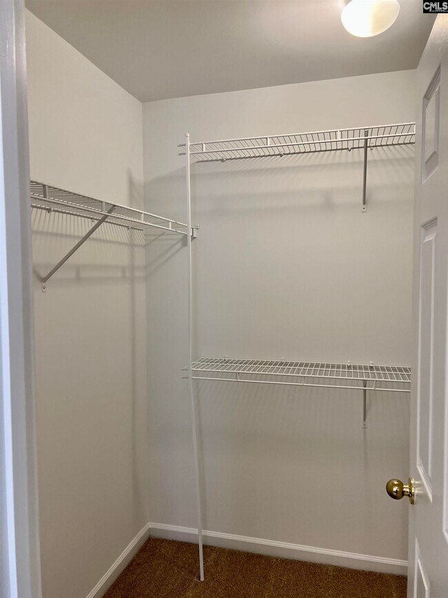 Building Photo - 211 Pinebluff Ct