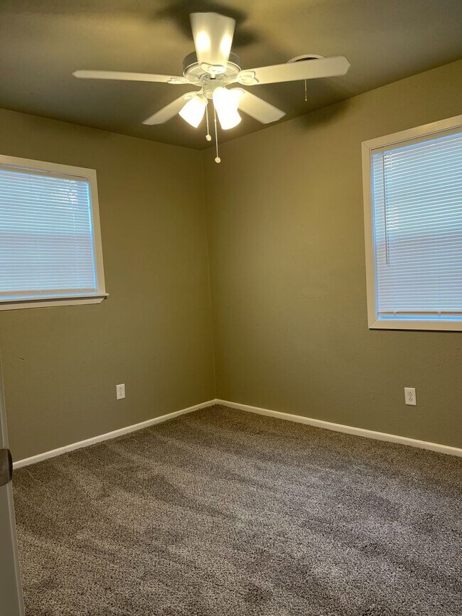 Building Photo - 1705 E Colgate St