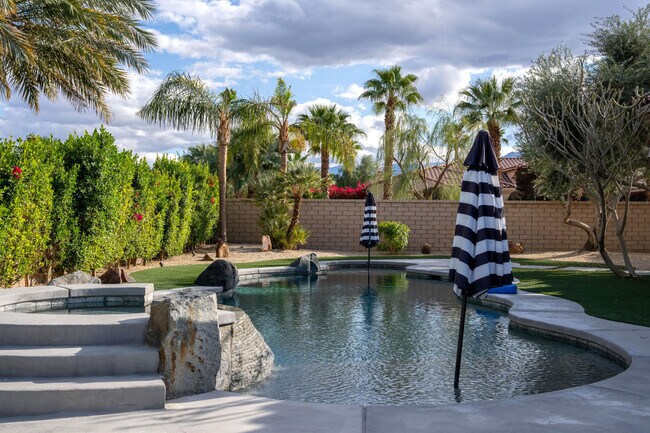 Building Photo - 49392 Hohokam River St