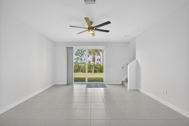 Building Photo - 846 SE grovebush Ln