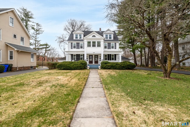 Building Photo - 1699 Boulevard