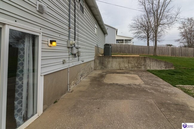 Building Photo - 214 Eagle Way