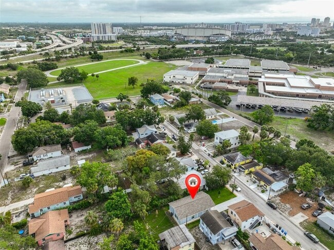 Building Photo - 829 18th St S