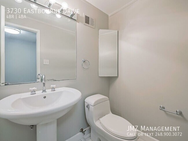 Building Photo - 3730 Eastbourne Dr