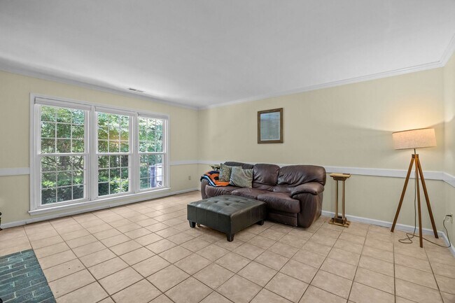 Building Photo - Beautiful Condo-Style Living in Virginia Beach