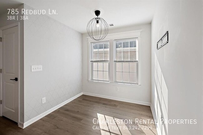 Building Photo - 785 Redbud Ln