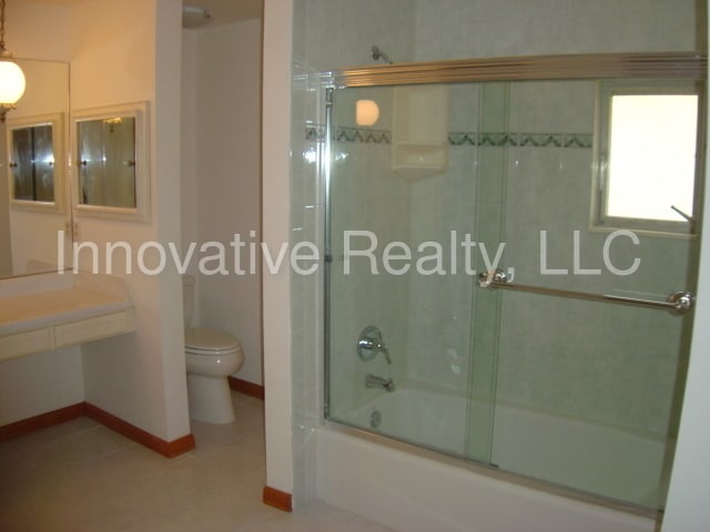 Building Photo - 2351 Woodcrest Dr