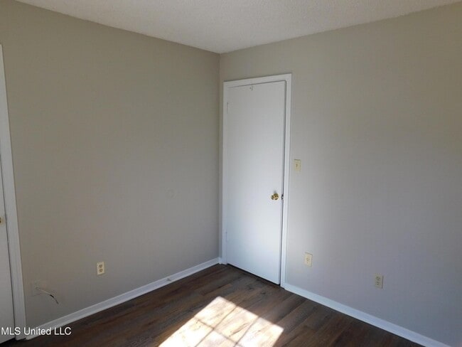 Building Photo - 5820 Briarwood Dr