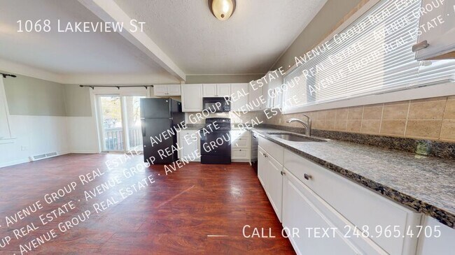 Building Photo - 1068 Lakeview St