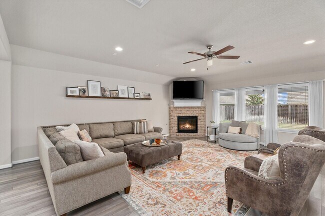 Building Photo - 2221 Hay Field Ct
