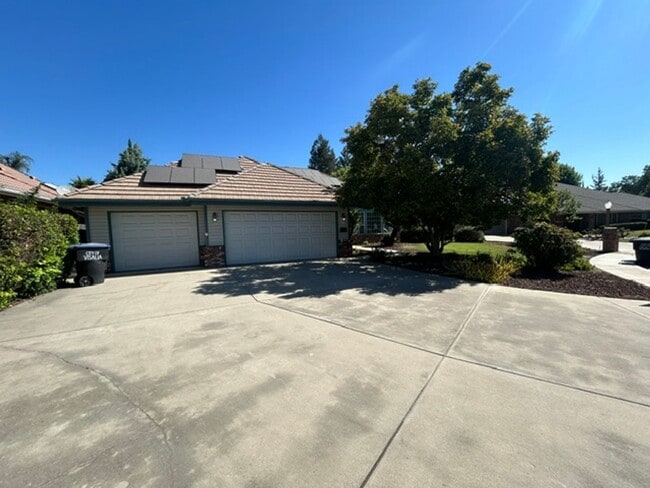 Building Photo - 3 Bedroom 2 Bathroom with a Bonus Room and Pool in the El Diamante School District!