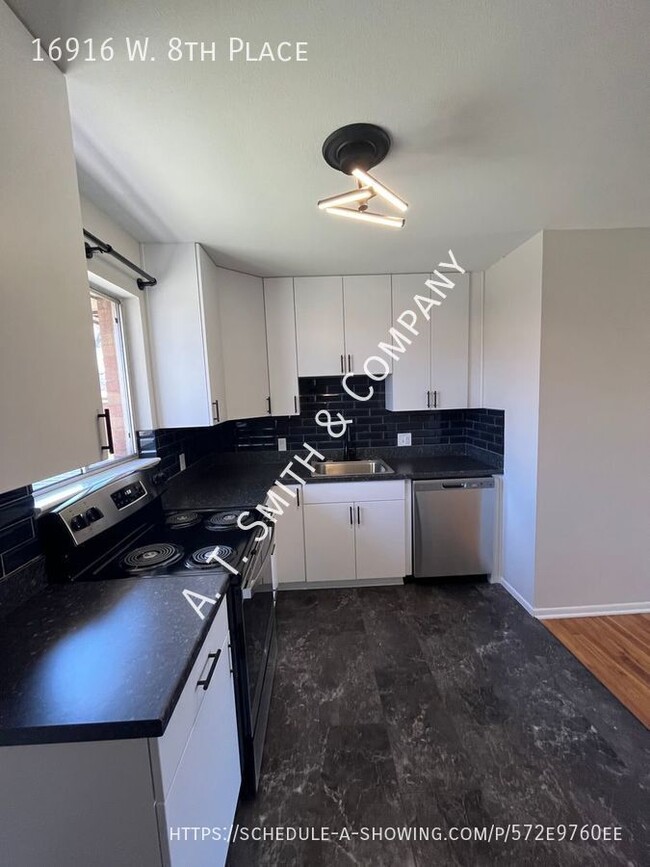 Building Photo - Great Golden location!! Remodeled 2 bed 1 ...