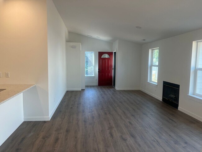 Building Photo - 724 SE 135th Ct