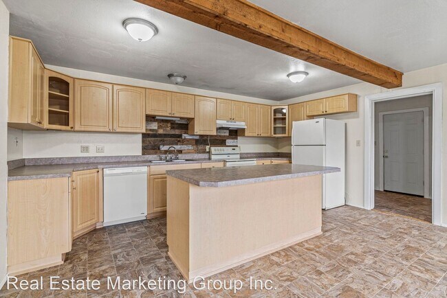 Building Photo - 3 br, 2 bath House - 219 Mossyrock Ave