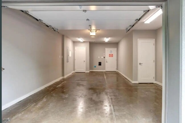 Building Photo - Stunning Furnished Townhouse in South Slope!