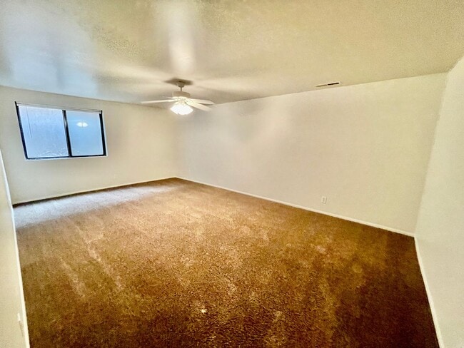 Building Photo - Pet Friendly Sunny Dale Townhome