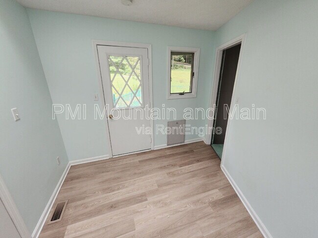 Building Photo - 53 Jump Cove Rd