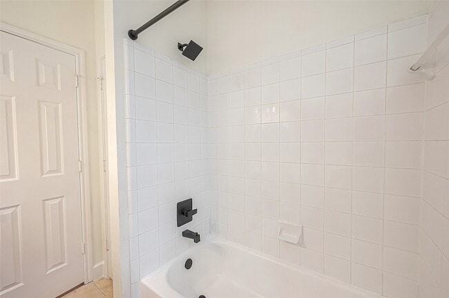 Building Photo - 23759 River Pl Dr