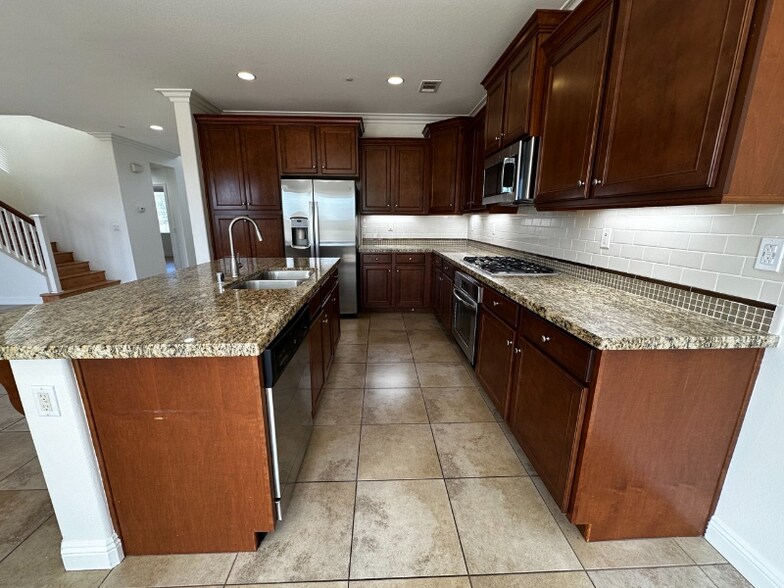 Building Photo - 1242 Bellingham Dr