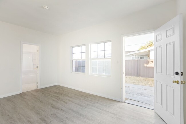 Building Photo - Welcome to Your Dream Home in San Fernando!