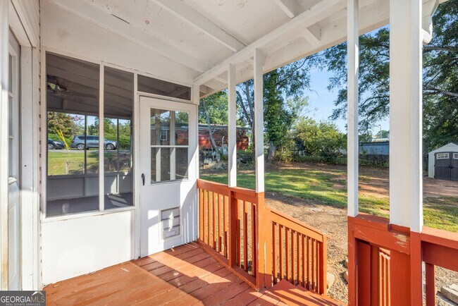 Building Photo - 1801 Crestridge Dr SE