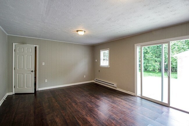 Building Photo - Everything' Is Updated!  4BR, 1BA -  Fully...