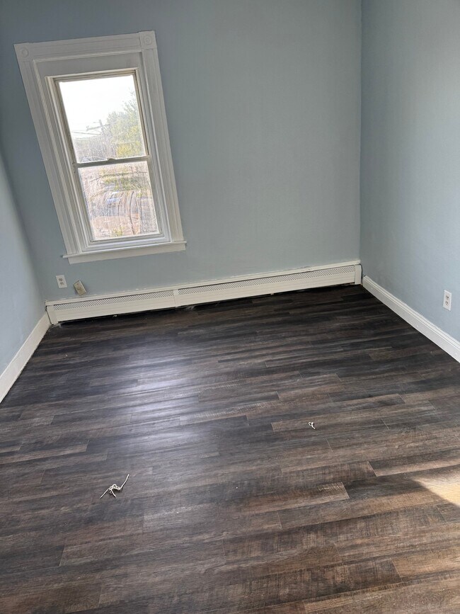 Building Photo - 821 Potters Ave