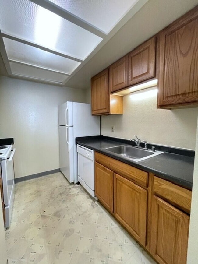 Building Photo - East Anchorage Condo with Laminate Floorin...
