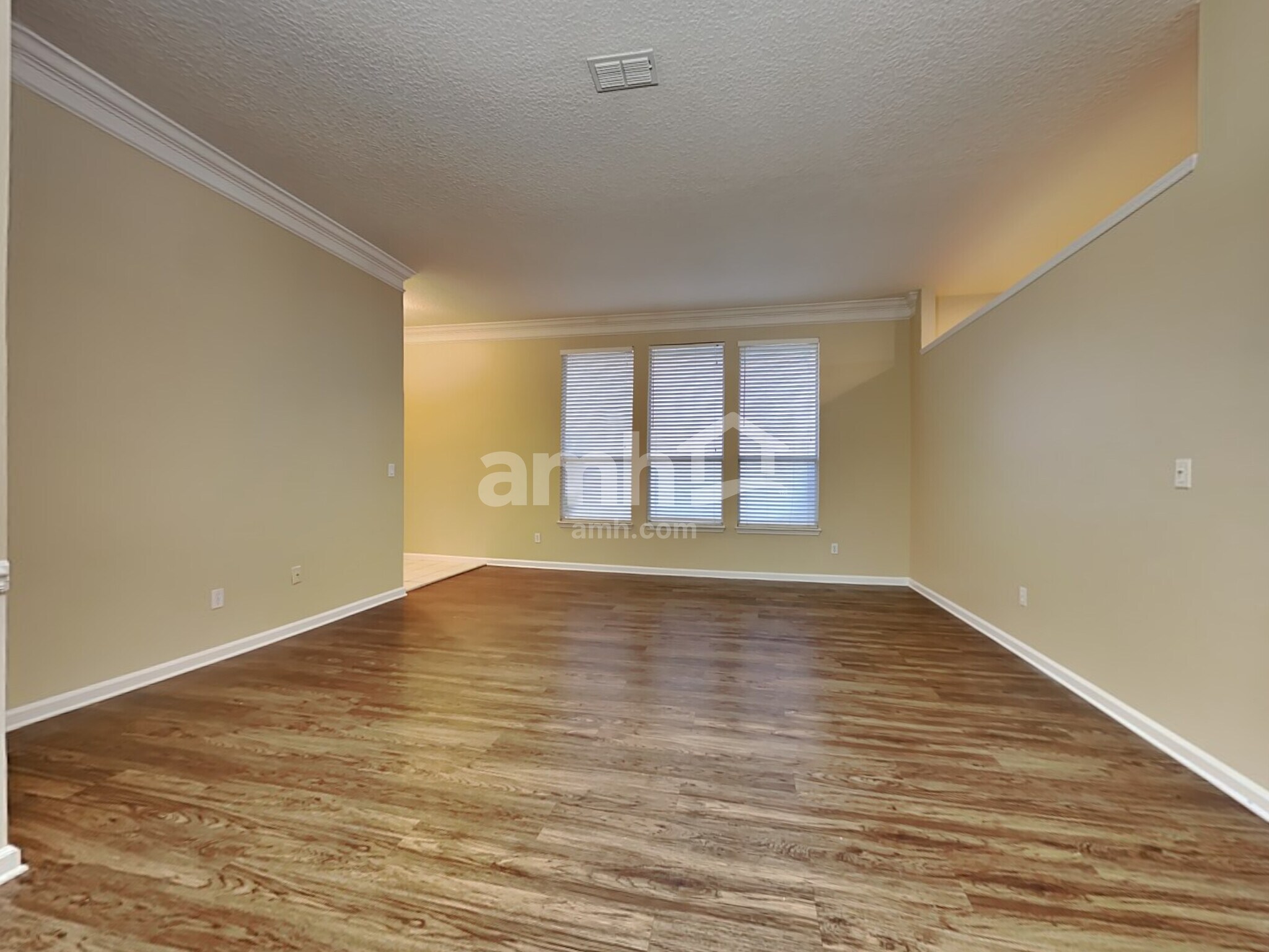 Building Photo - 2120 Pebble Creek Ln