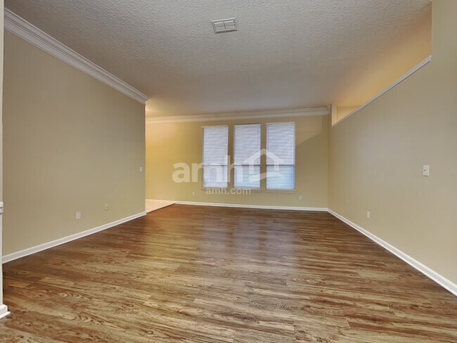 Building Photo - 2120 Pebble Creek Ln